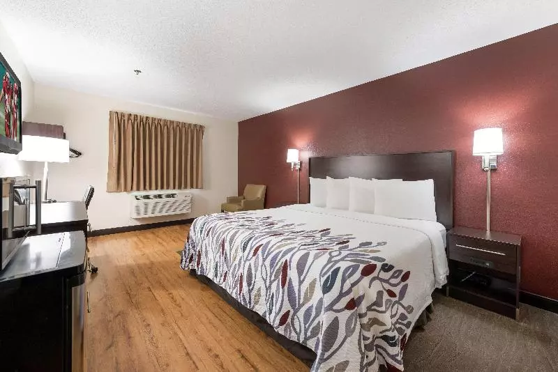 キングサイズベッドのデラックスルーム, Red Roof Inn Auburn