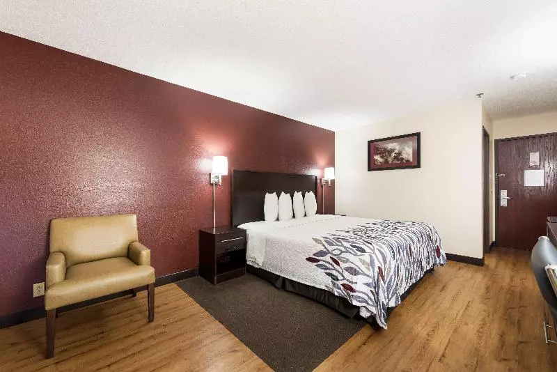 キングサイズベッドのデラックスルーム, Red Roof Inn Auburn