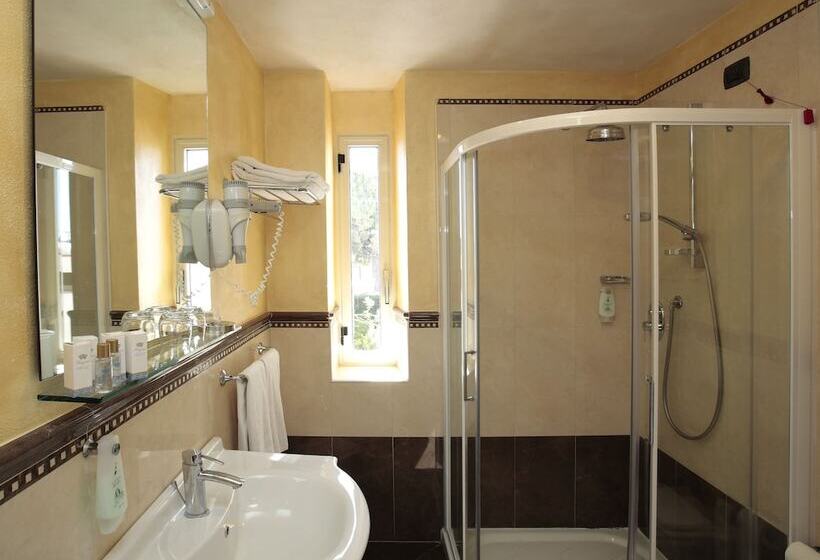 Полулюкс Вид на Море, Regina