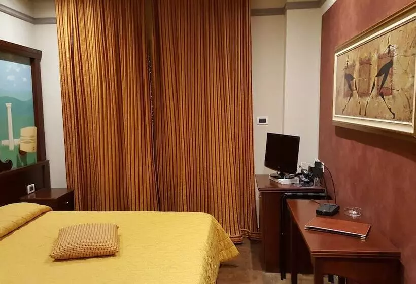 اتاق اکونومی, Regina