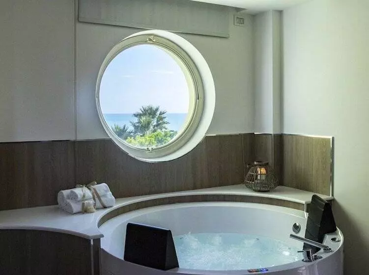 سوئیت با وان آب گرم, Smeraldo Suites & Spa