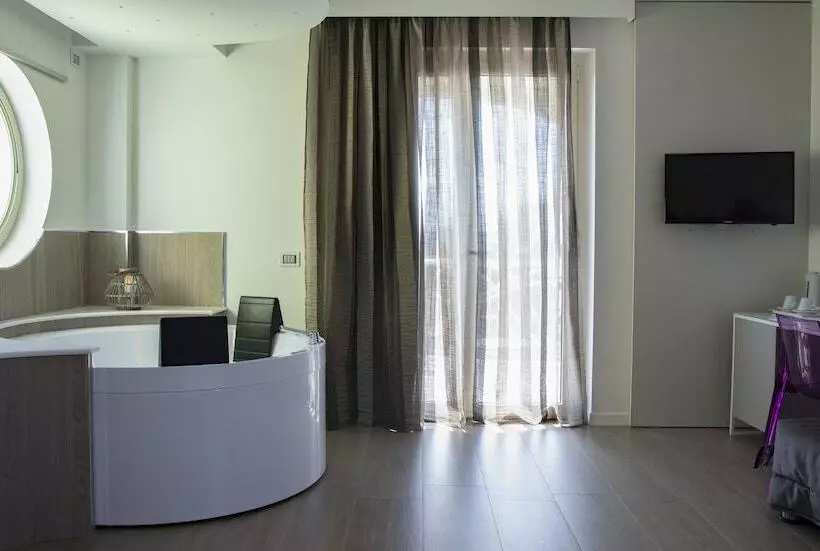سوئیت با وان آب گرم, Smeraldo Suites & Spa