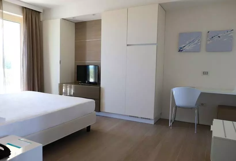 اتاق پریمیوم چهارنفره, Smeraldo Suites & Spa