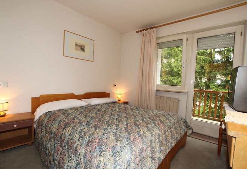 חדר משפחתי, Villa Rosa