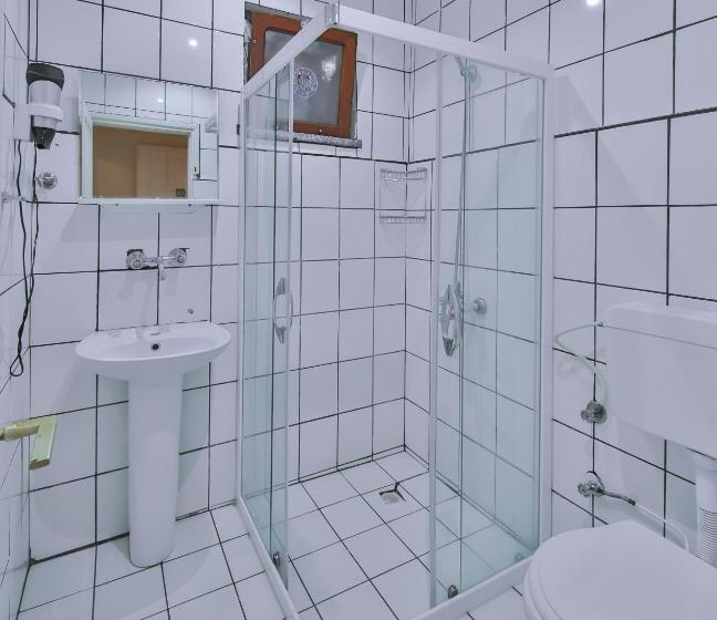 غرفة قياسية رباعية, Ates Pension