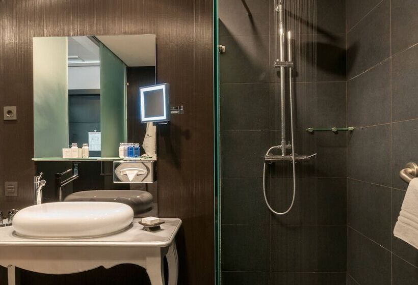 اتاق لوکس, 138 Liberdade