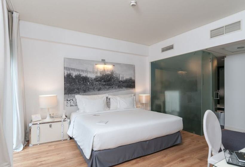 اتاق لوکس با بالکن, 138 Liberdade