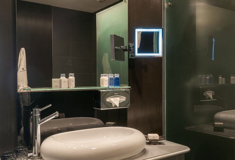 اتاق لوکس با تراس, 138 Liberdade