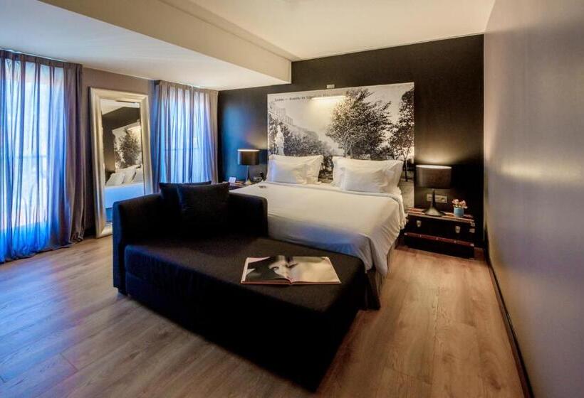 اتاق لوکس, 138 Liberdade