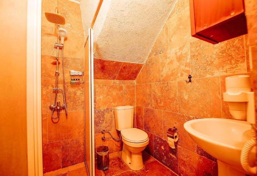 سوئیت جونیور خانوادگی, Alaca Cave Cappadocia