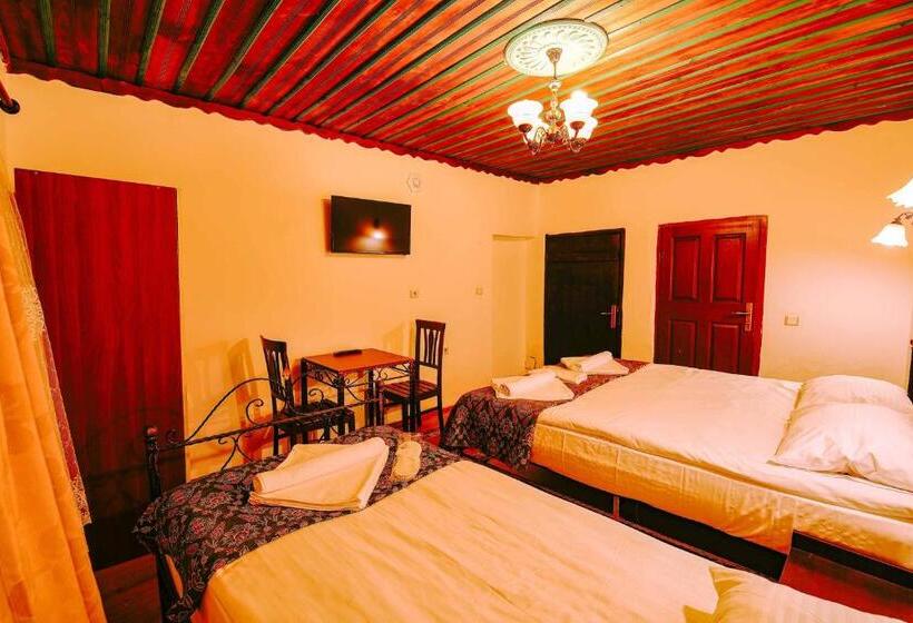 سوئیت جونیور خانوادگی, Alaca Cave Cappadocia