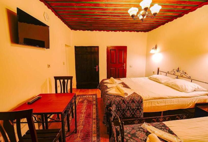 سوئیت جونیور خانوادگی, Alaca Cave Cappadocia