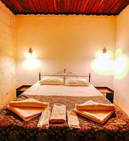 سوییت با چشمانداز کوه, Alaca Cave Cappadocia