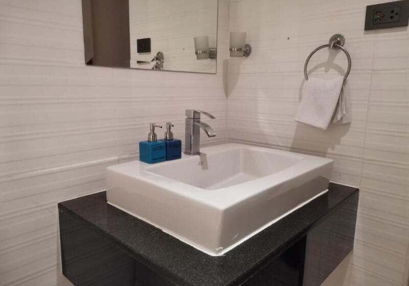 Superior Room, Citin Sukhumvit 11 Nana Bangkok By Compass Hospitality