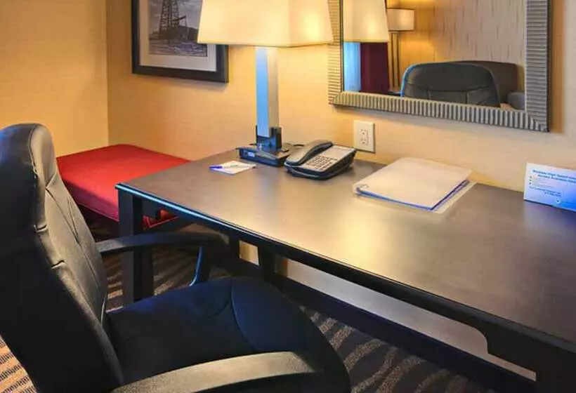 Sviitti, Holiday Inn Express & Suites Cotulla, An Ihg