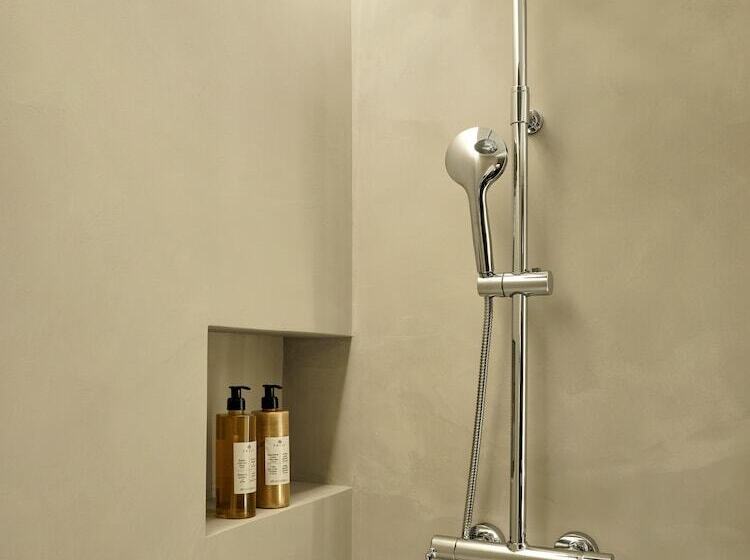 اتاق لوکس, Musik Boutique