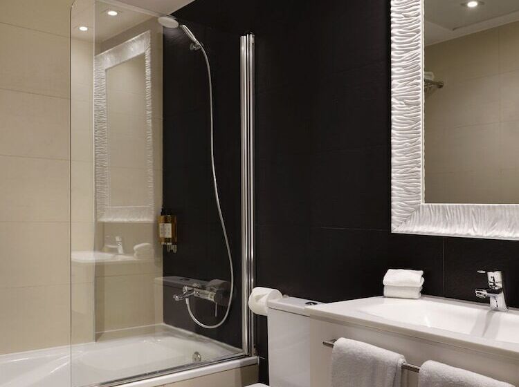 اتاق لوکس, Musik Boutique