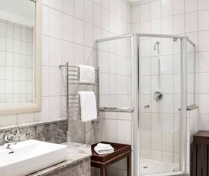 اتاق اجرایی, Premier Hotel Quatermain
