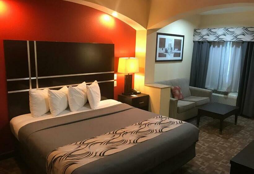 מיטת קינג בסוויטה, Regency Inn & Suites  Baytown