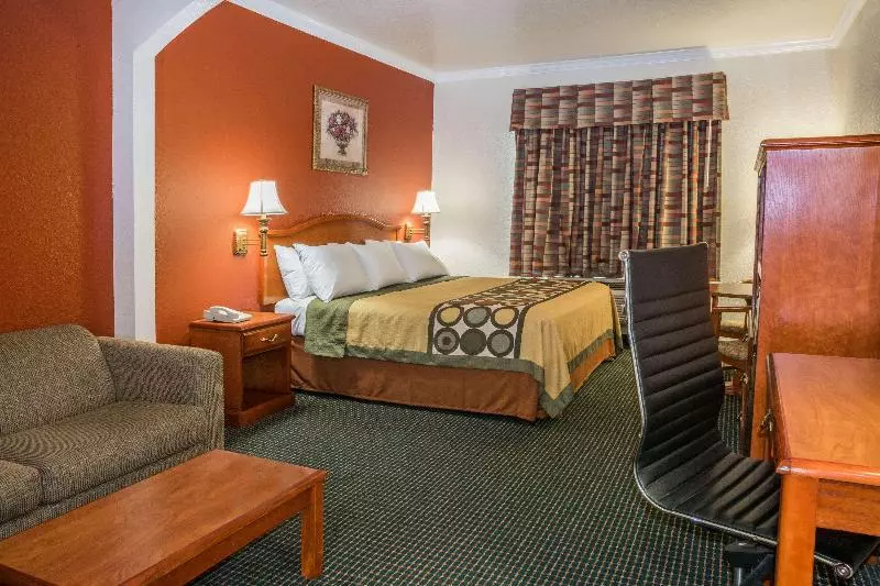 キングサイズベッドのスタンダードルーム, Super 8 By Wyndham Brookshire Tx
