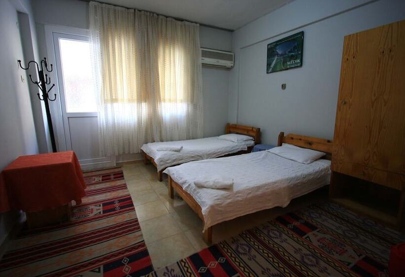 标准三人间, Vardar Pension