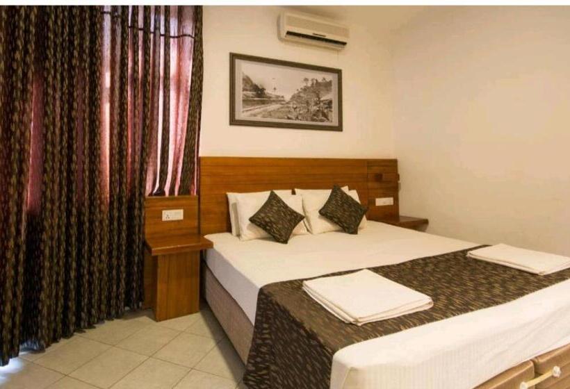 Deluxe Rum, Kandyan View Holiday Bungalow Free Pickup From Kandy City