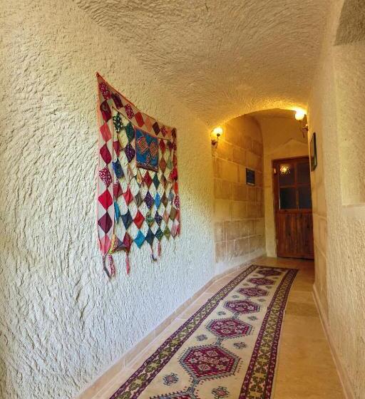 סוויטה משפחתית, Elysee Cave House