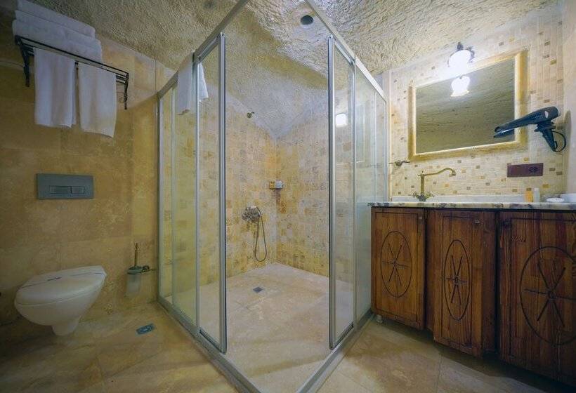 סוויטה משפחתית, Elysee Cave House