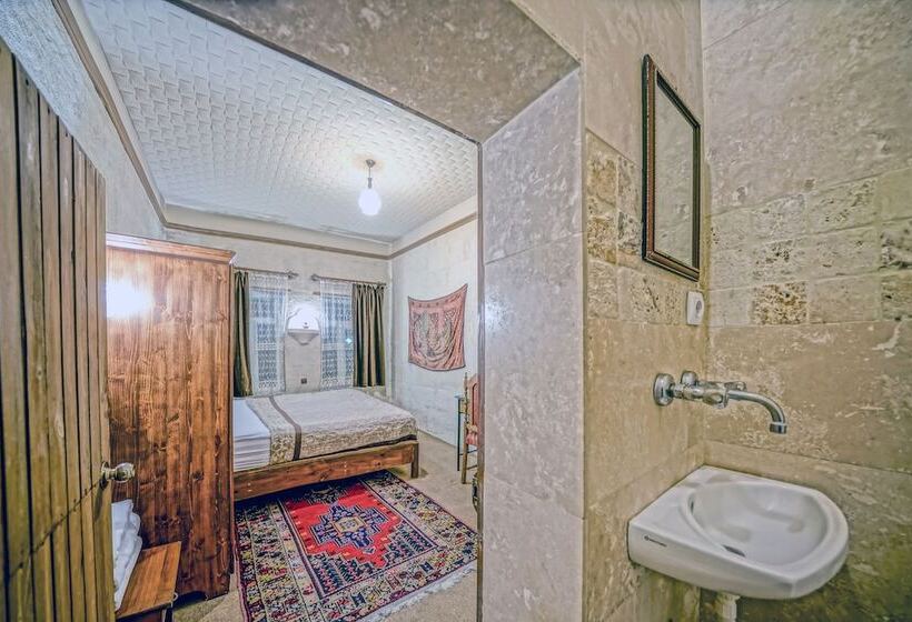 חדר אקונומי, Elysee Cave House