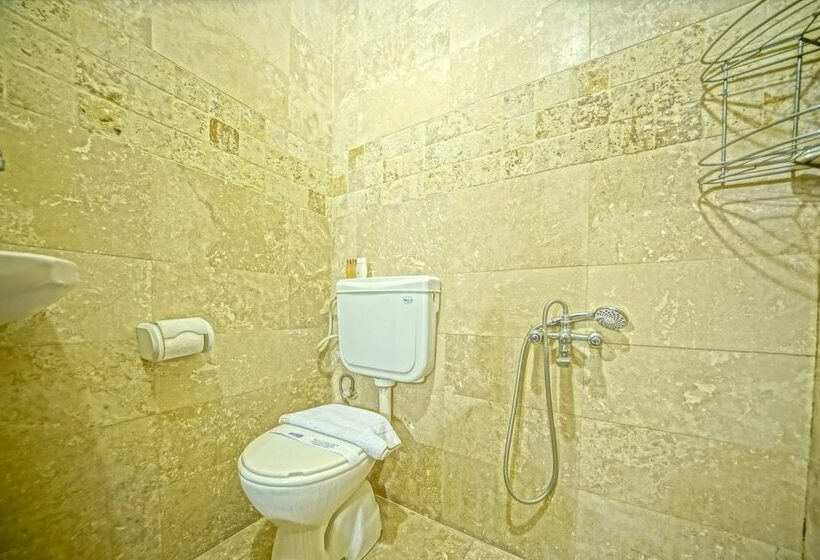 חדר אקונומי, Elysee Cave House