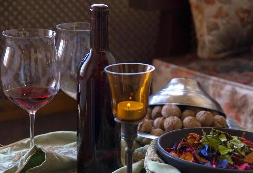 이코노미 룸, Cappadocia Perimasali Cave