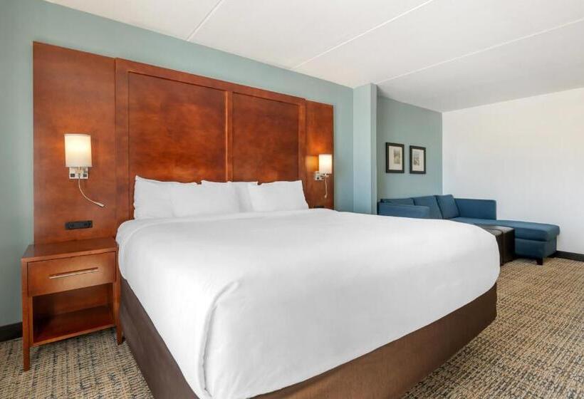 带大床的套房, Surf And Sand Fernandina Beach At Amelia Island, Ascend Hotel Collection