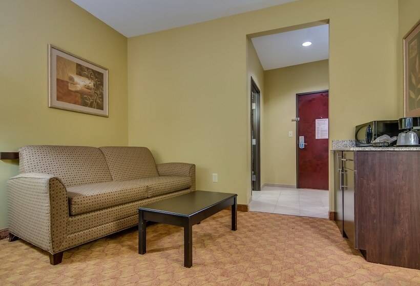 جناح, Comfort Suites Old Town Spring