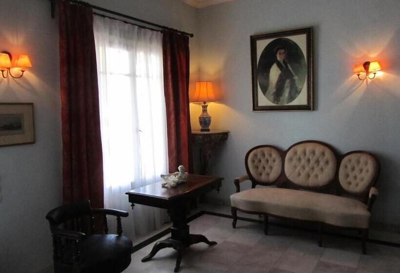 ペントハウスルーム, Levant