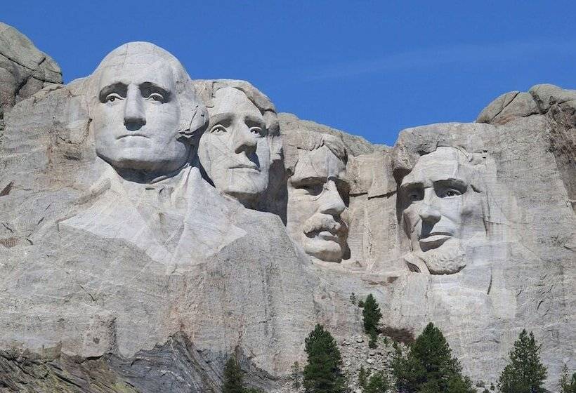 带2个双人床的标准工作室, Magnuson Grand Rushmore View