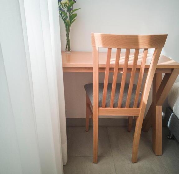 اتاق استاندارد یک نفره, Abadi