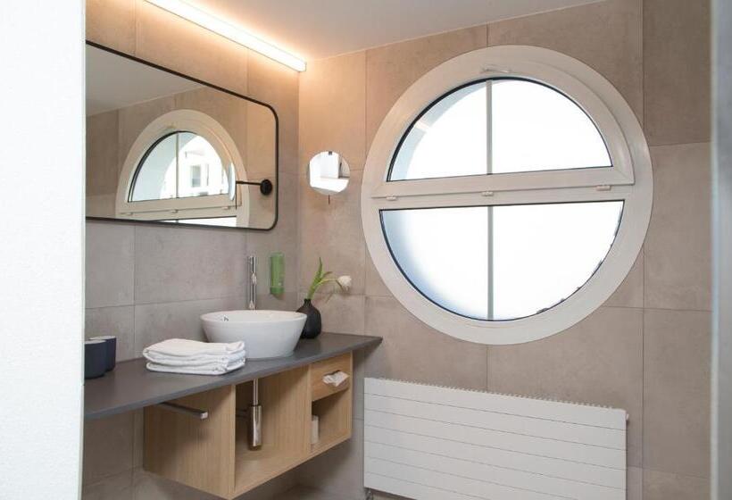 جناح جونيور, Forum   Das Business & Lifestyle