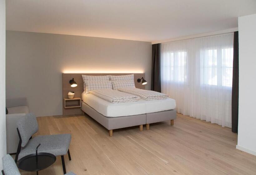 جناح جونيور, Forum   Das Business & Lifestyle