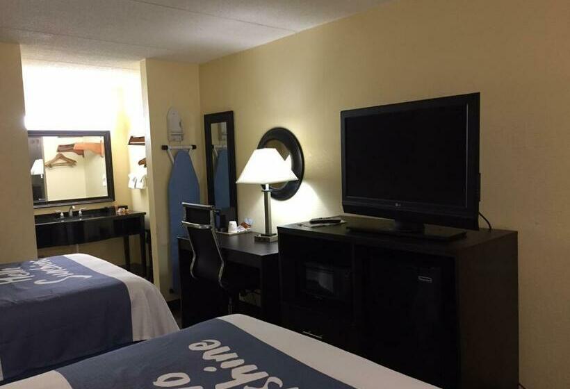 带2个双人床的标准工作室, Days Inn By Wyndham Ridgeland South Carolina