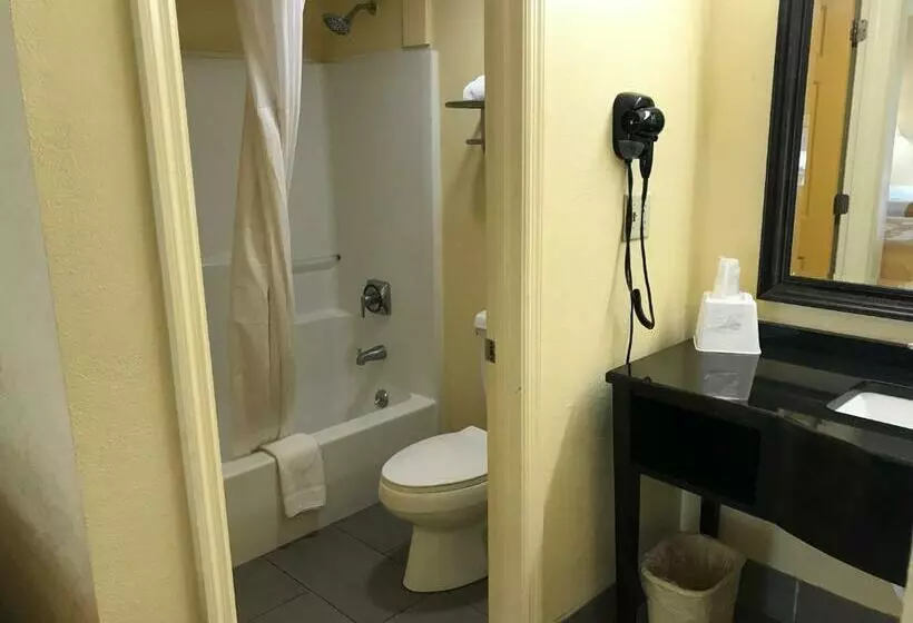 ２ダブルベッドのスタンダードルーム, Days Inn By Wyndham Ridgeland South Carolina