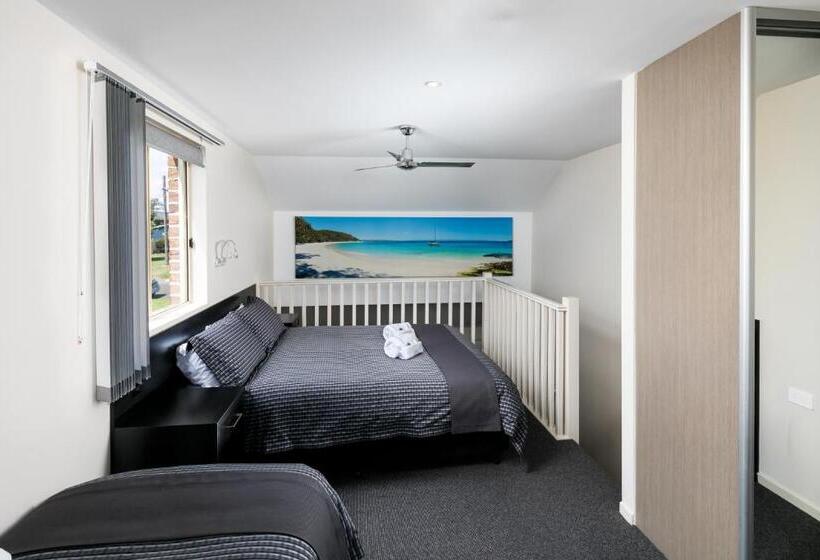 דירת חדר, Dolphin Shores