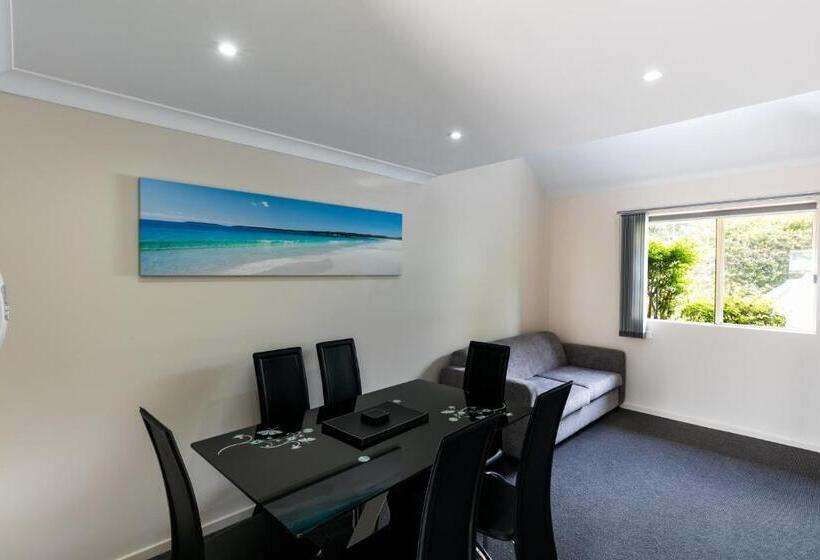 דירת חדר, Dolphin Shores