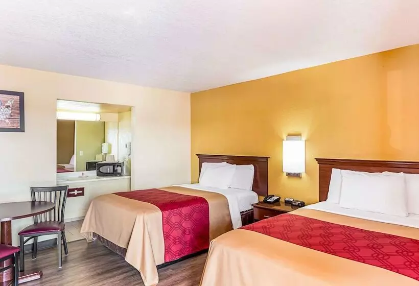 ２ダブルベッドのスタンダードルーム, Econo Lodge Mcalester