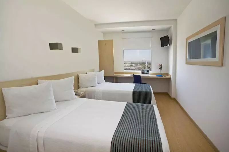 キングサイズベッドのスタンダードルーム, Hampton Inn Quincy