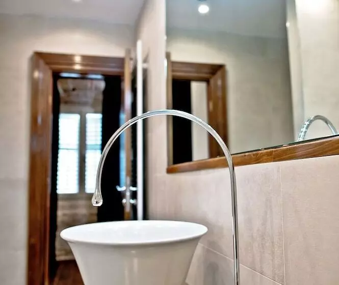 Fyrbädds Deluxerum, Jupiter Luxury