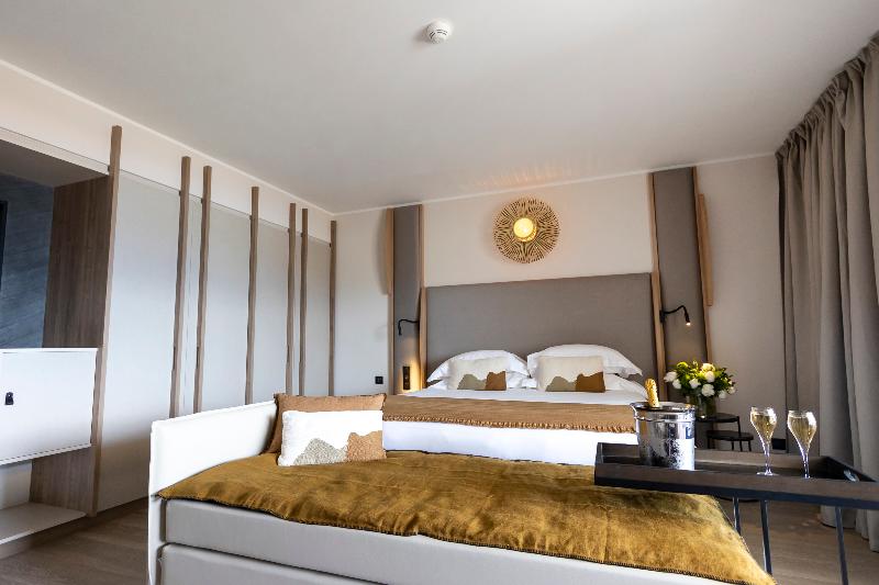 سوئیت با وان آب گرم, L'acquale