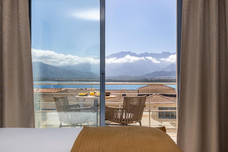 سوییت جونیور با چشمانداز دریا, L'acquale