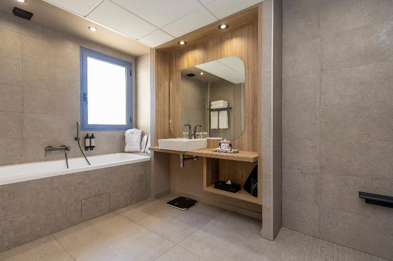 سوییت جونیور با چشمانداز دریا, L'acquale