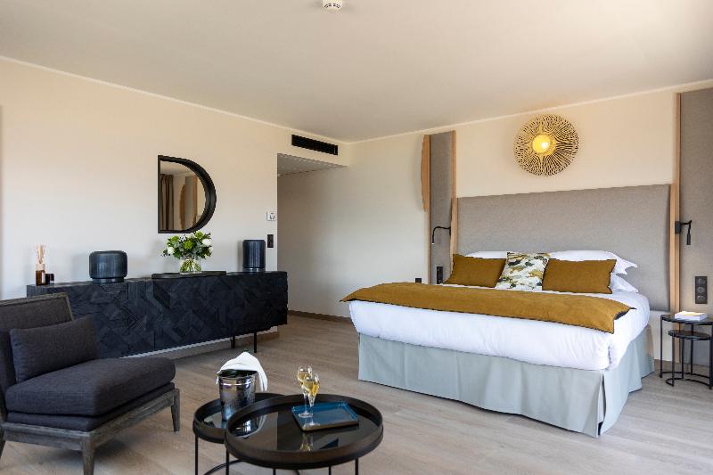 سوئیت با وان آب گرم, L'acquale