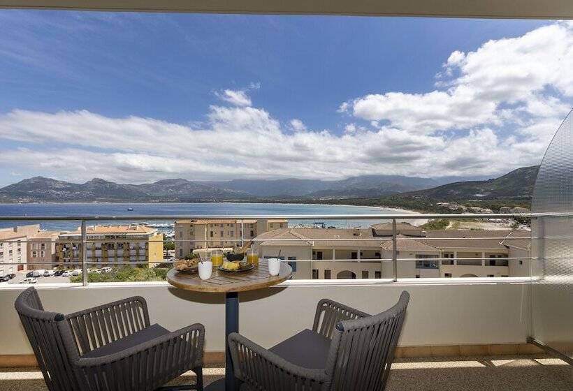 اتاق لوکس با چشمانداز دریا, L'acquale